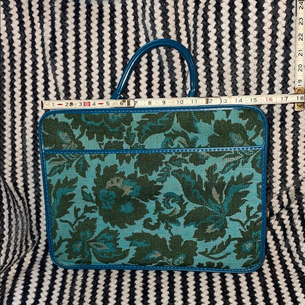 Vintage 1960’s Avon travel case